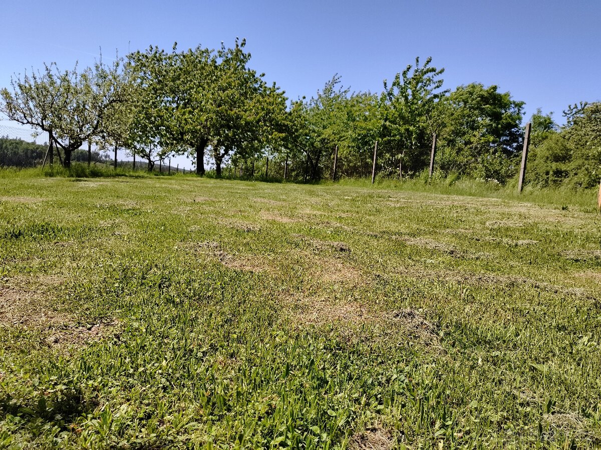 Stavební pozemek 789m2 na okraji Moravského krasu