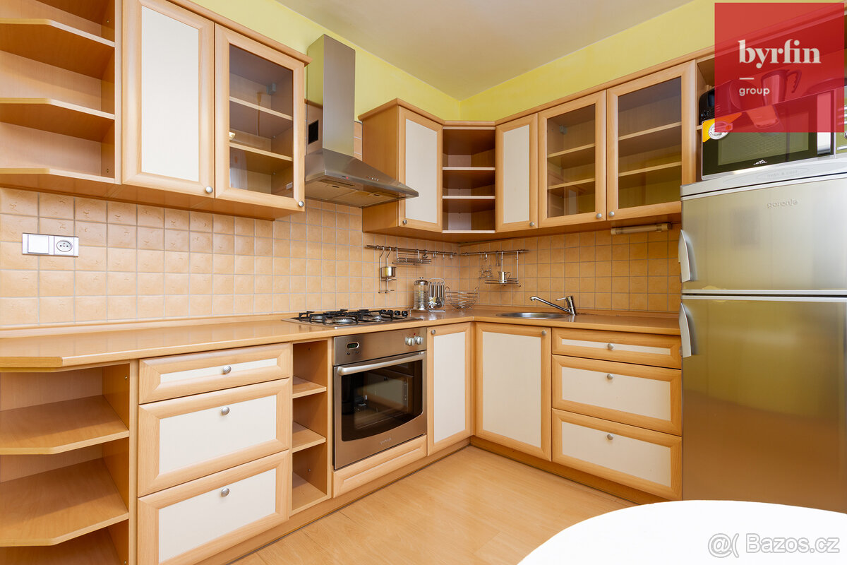 Prodej bytu 2+1, 59 m2 s vlastní garáží, Holasická, Opava