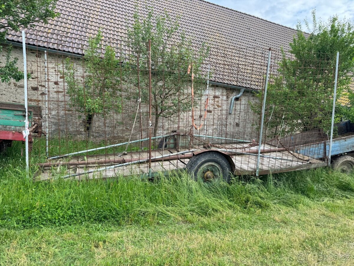 Vůz vlek na balíky