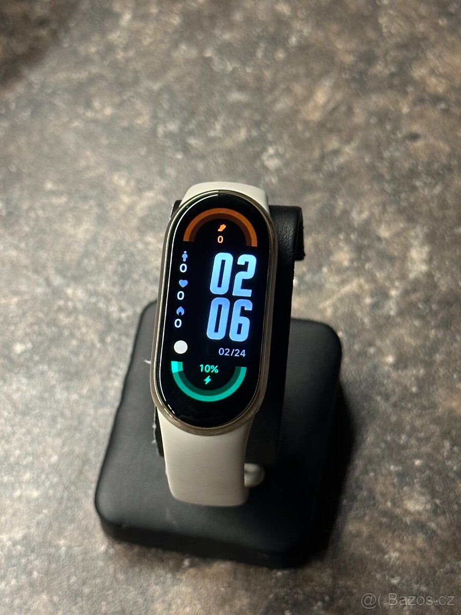 Chytrý náramek Xiaomi Smart Band 8 stříbrný