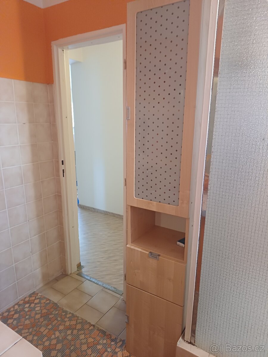 ÚZKÁ SKŘÍŇKA