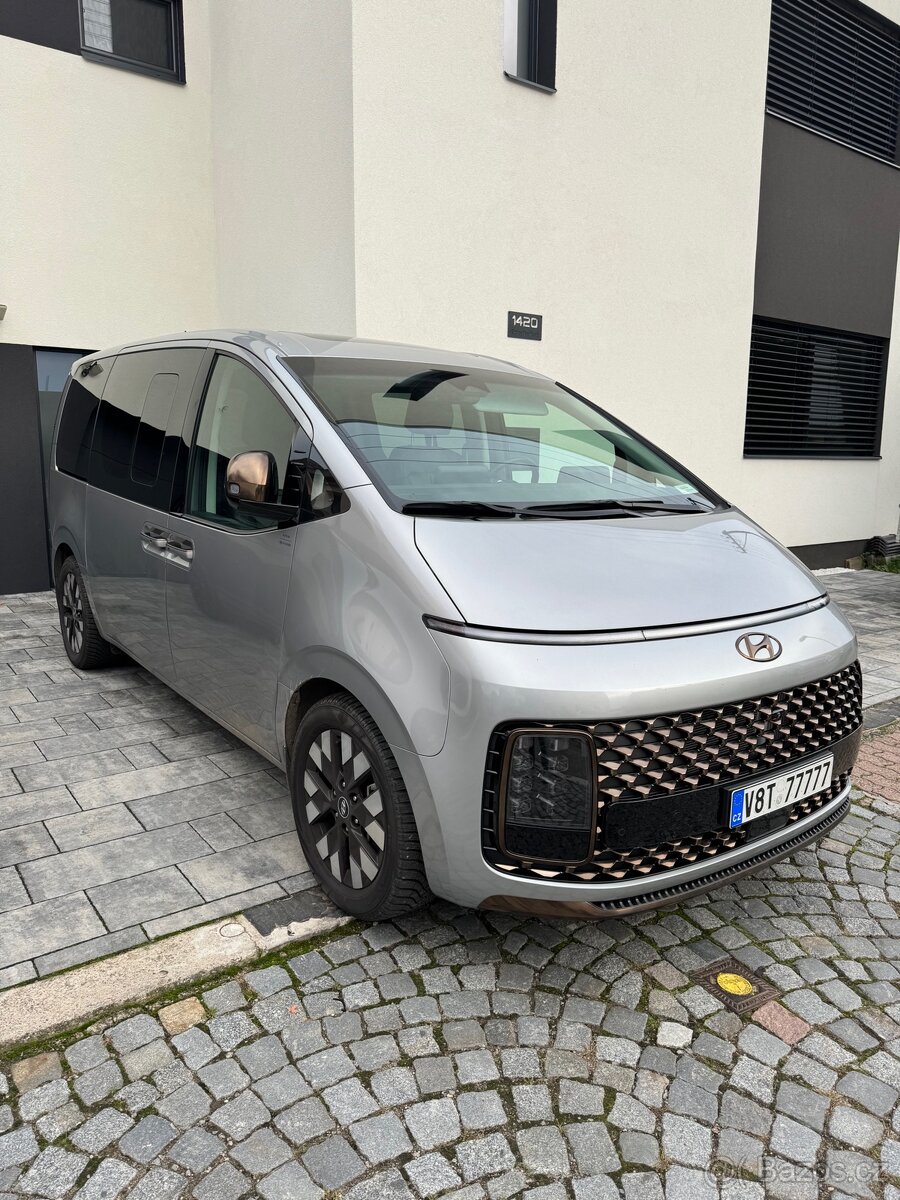 Hyundai Staria Luxury 4x4 2.2 nafta 130kw