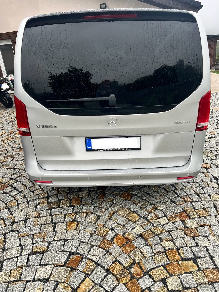 Víko kufru/páté dveře MB V-class
