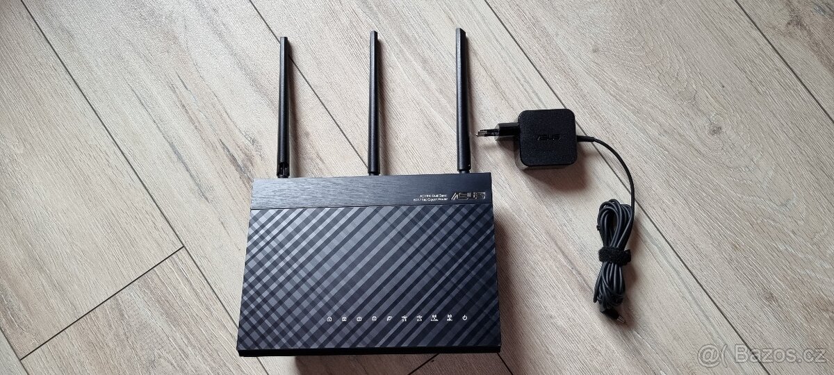 Asus RT-AC68U router TOP stav