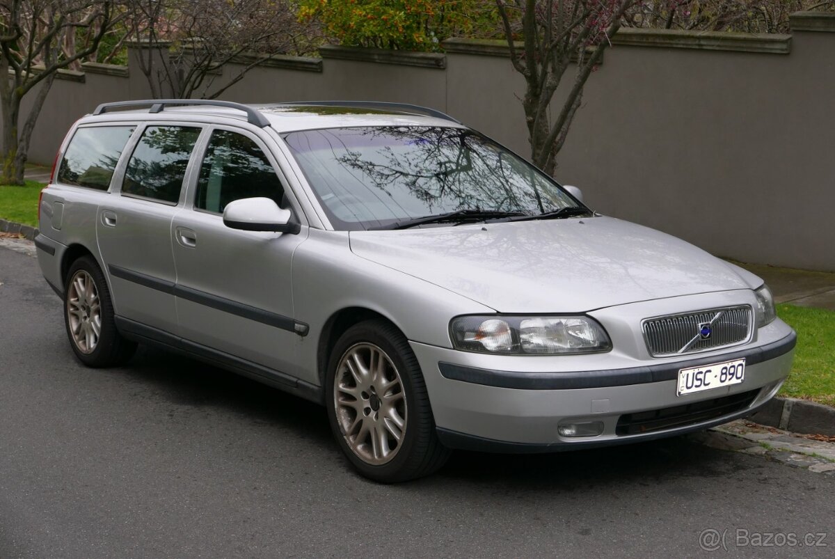 Hledám Volvo V70 2.4i 125 kW – pouze manuál