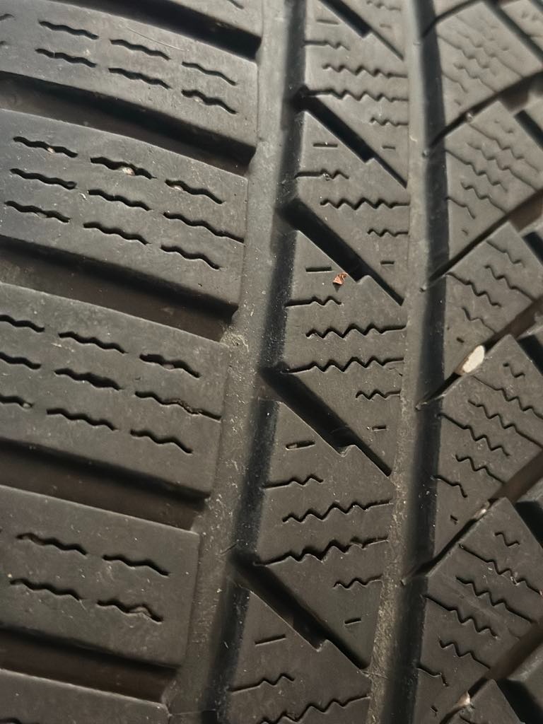 Zimní sada kol a pneumatik na Land Rover Discovery.