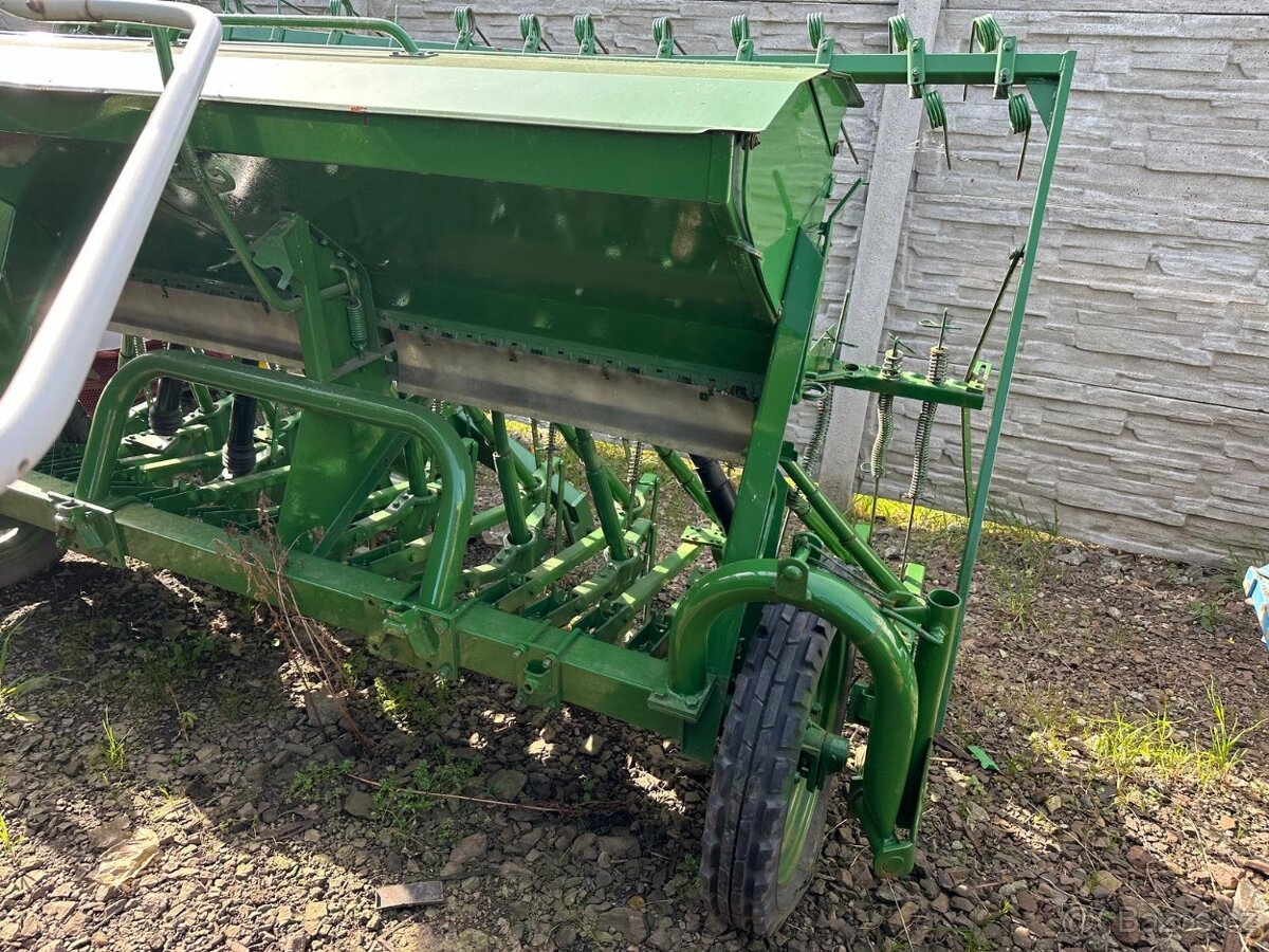 Pracovní záběr secího stroje na obilí 2,5 m