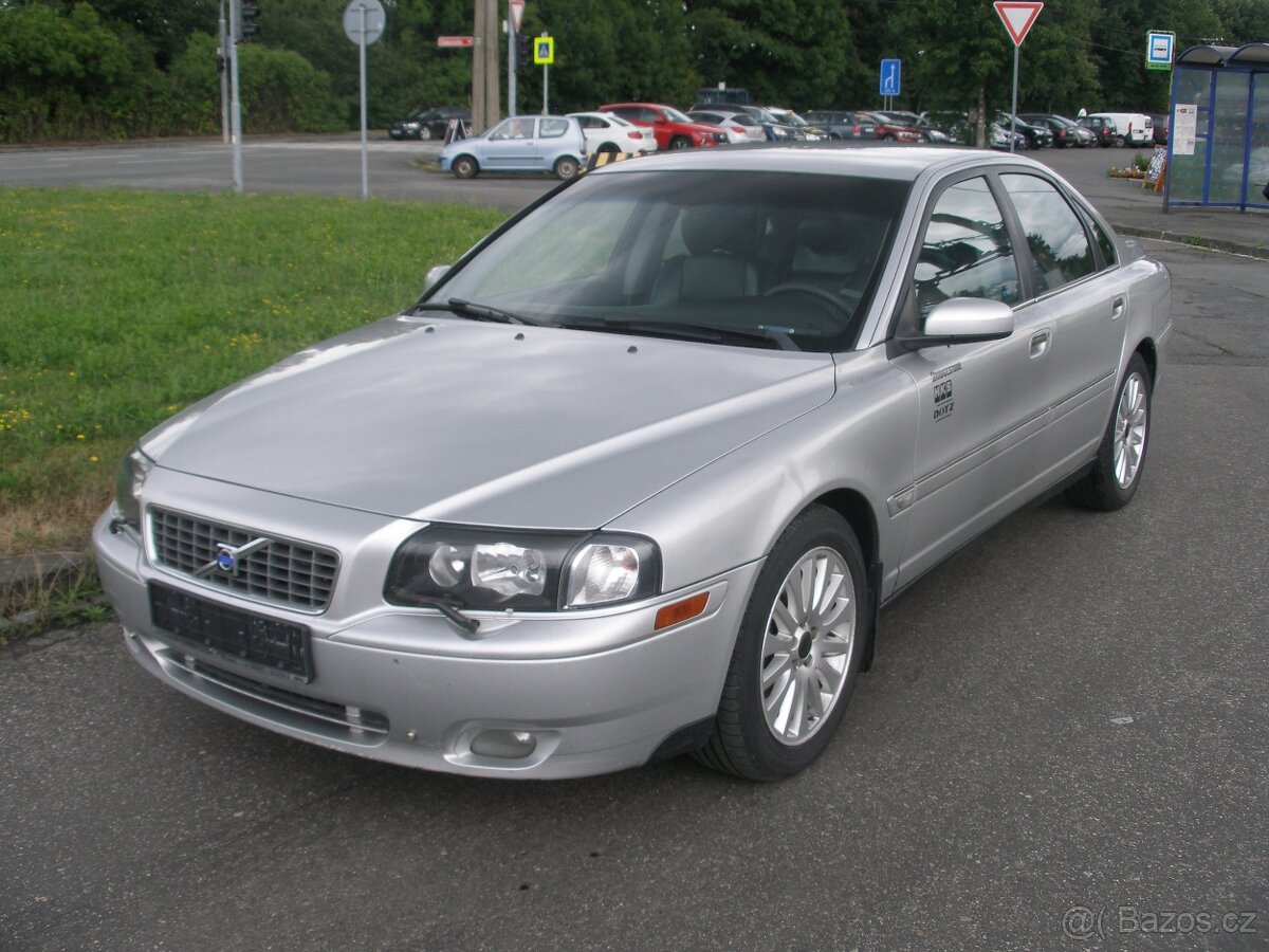 VOLVO S60,2.4 D5,120KW,AUTOMAT,VYHŘÍVANÁ SEDADLA-KŮŽE