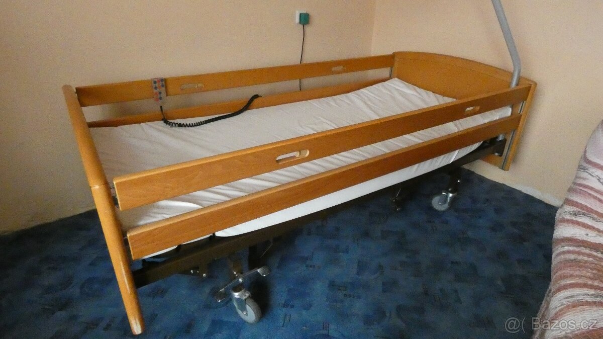 Zdravotní polohovací postel