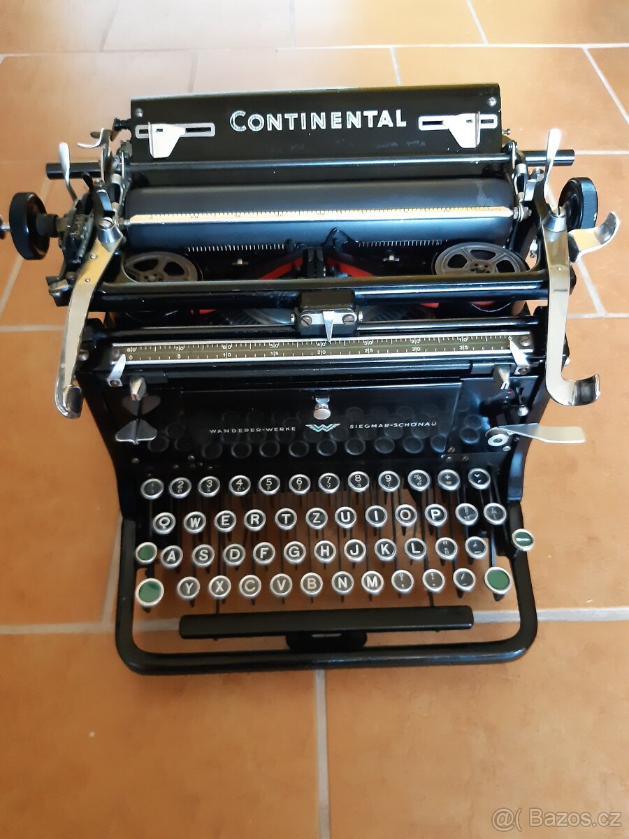 Psací stroj Continental.