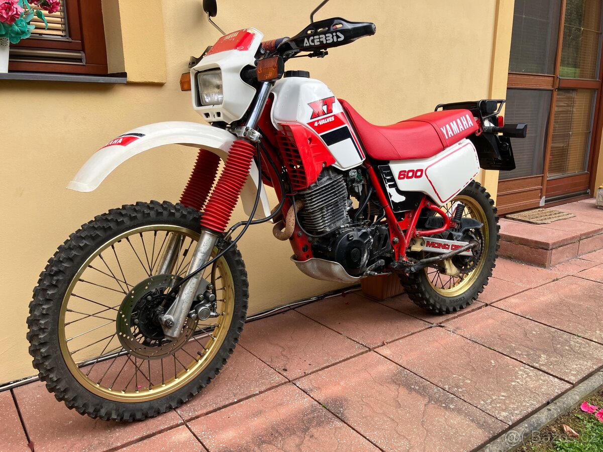 Yamaha XT 600 43F r.v.1987 bílé SPZ