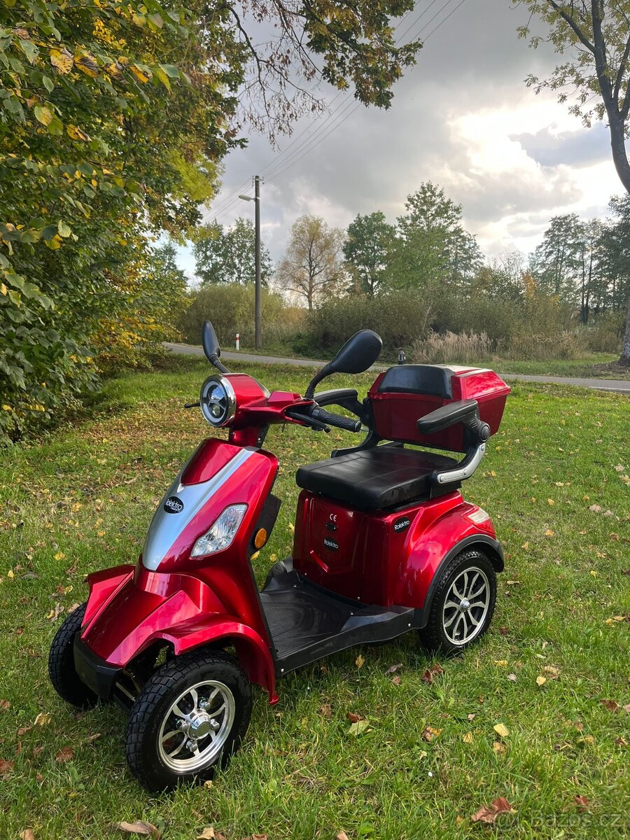 Čtyřkolový elektrický skútr