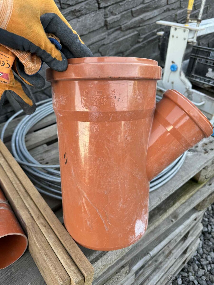 KGEA odbočka DN 200/110/45°