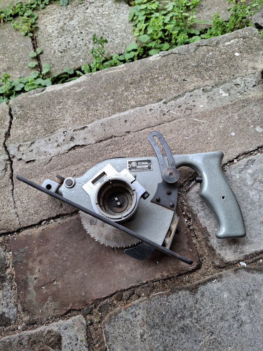 Ruční okružní pila P408+P008 nástavec na přímočarku