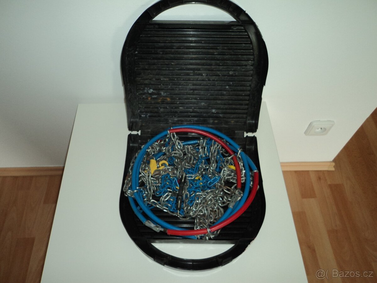 sněhové řetězy, startovací kabely, auto vysavač 12V