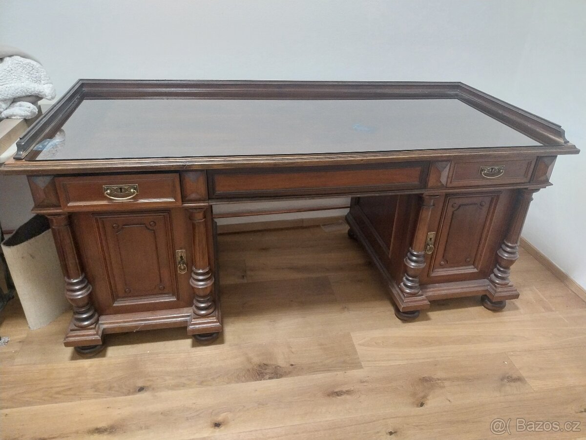 Starožitný psací stůl - zrenovovaný