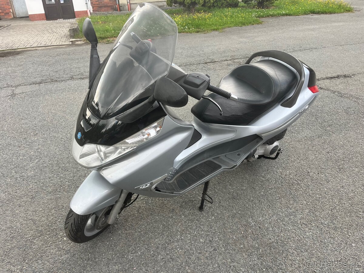 Skútr piaggio x8 125ccm