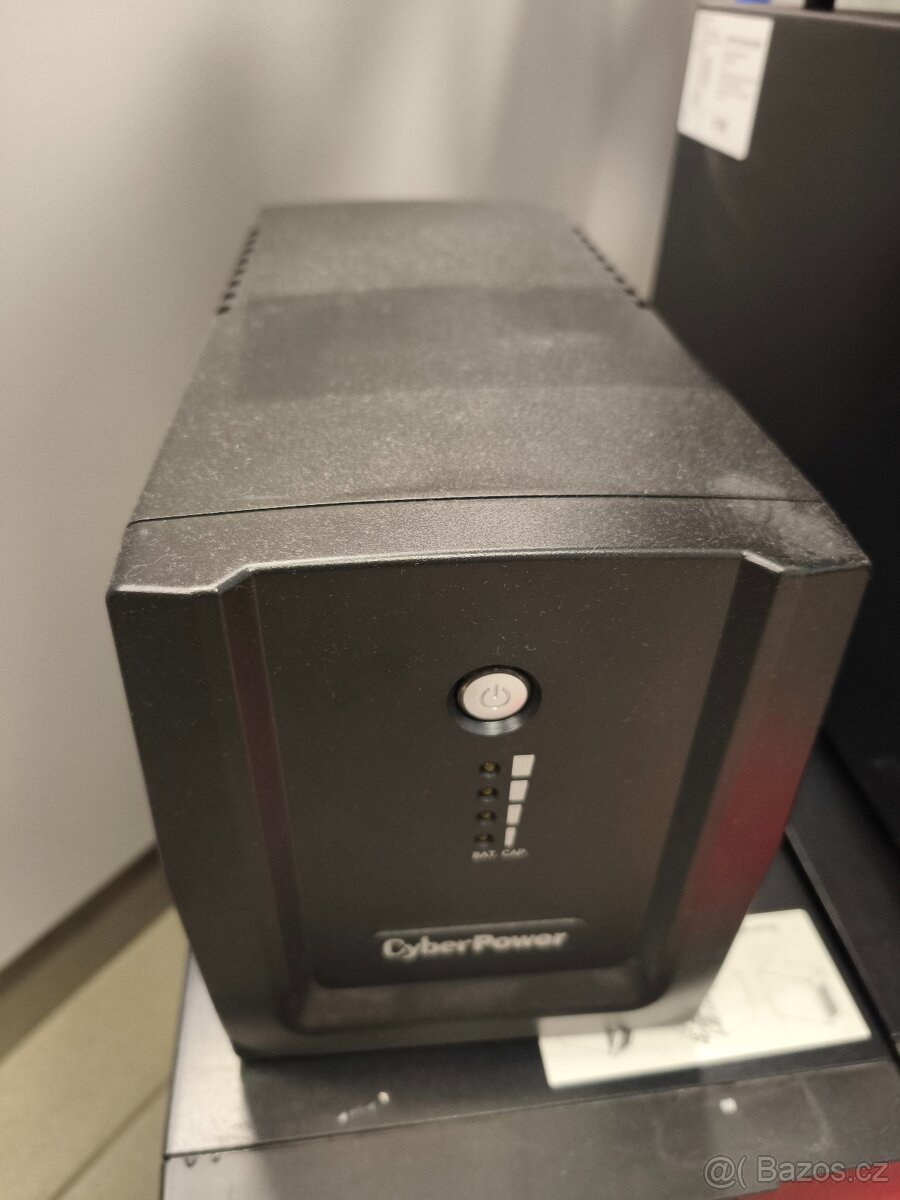 Záložní zdroj Cyberpower UT2200E