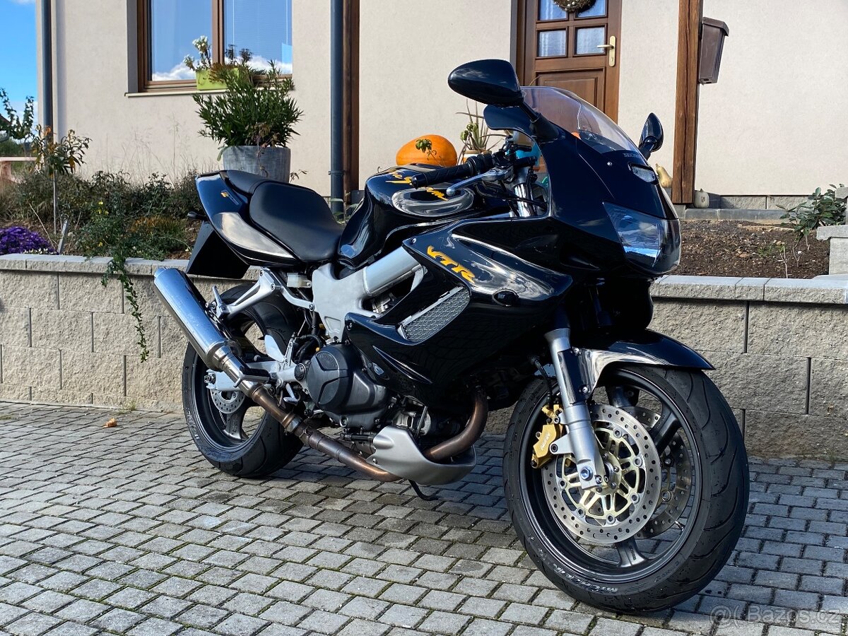 Honda vtr 1000 f , fire storm , super stav