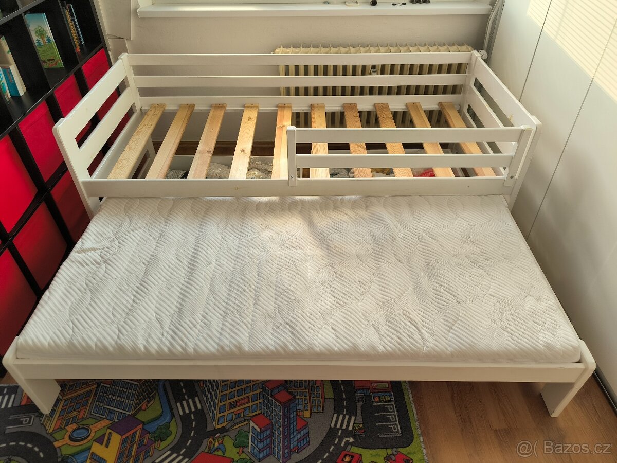 Postel s přistýlkou a šuplíky