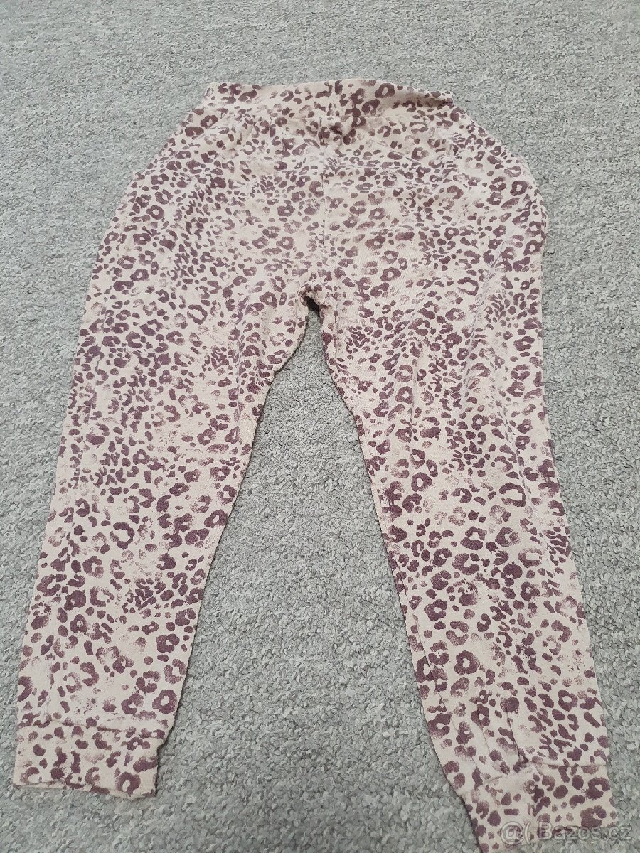 Dívčí tenké strečové tepláky vel 104