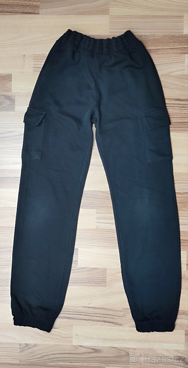 Dívčí černé tepláky, vel. 14+