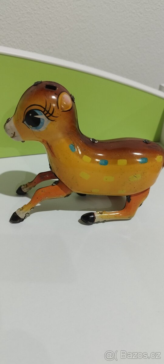 Retro koloušek skákající