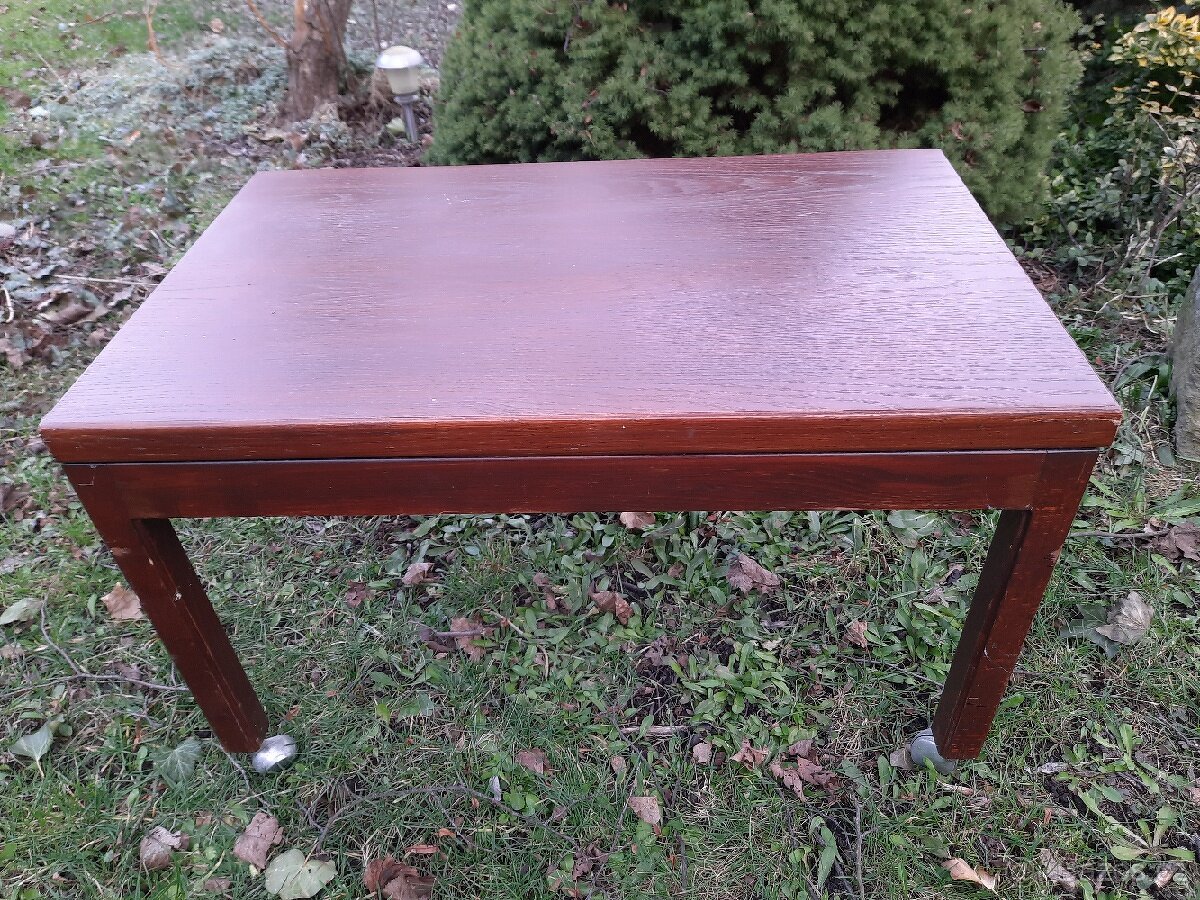 prodám stolek masiv dřevo za 299 kč HK bez vad