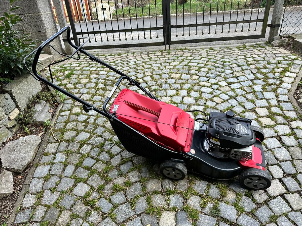 Prodám benzínovou sekačku Mountfield s pojezdem