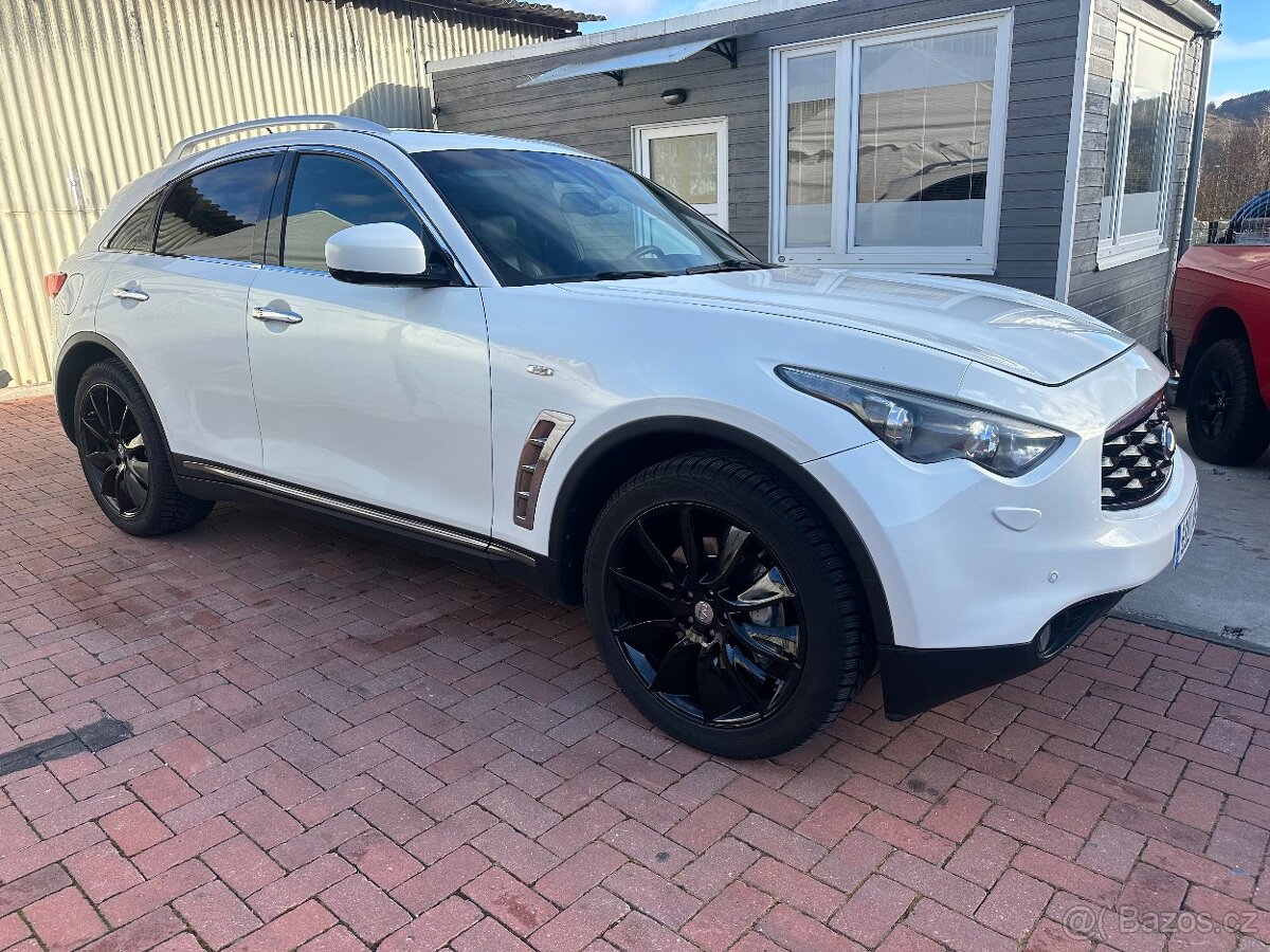 Infiniti fx37 benzin,Premium , 360kamery, keyless, nové v ČR