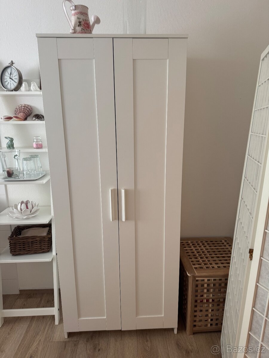 Bílá šatní skříň IKEA BRIMNES