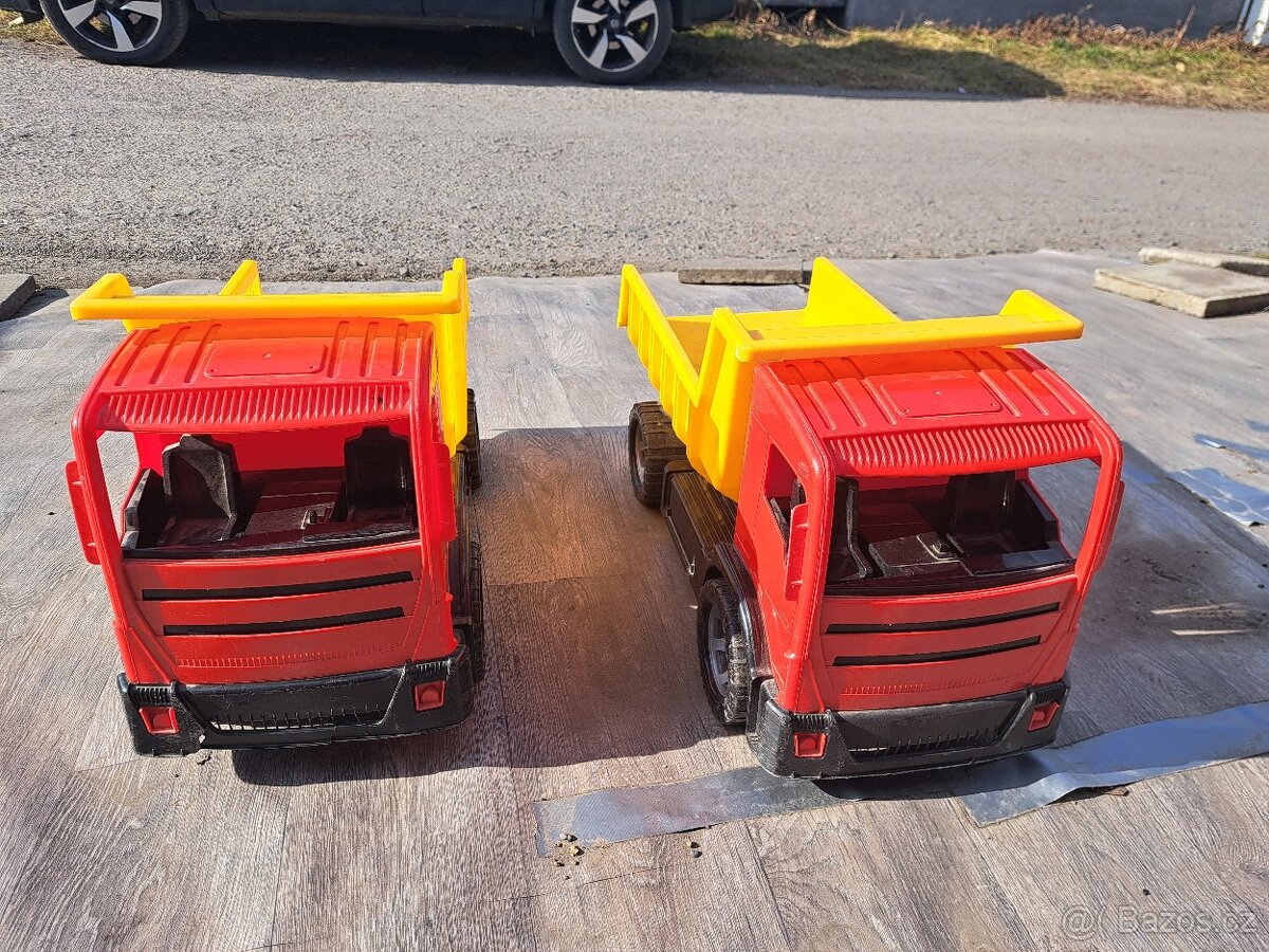 Plastové auto