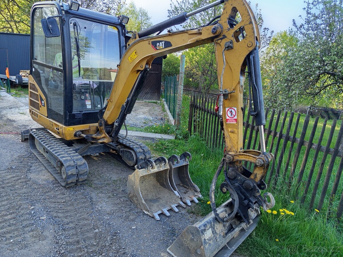 Prodám mini bagr CAT 302.2 D