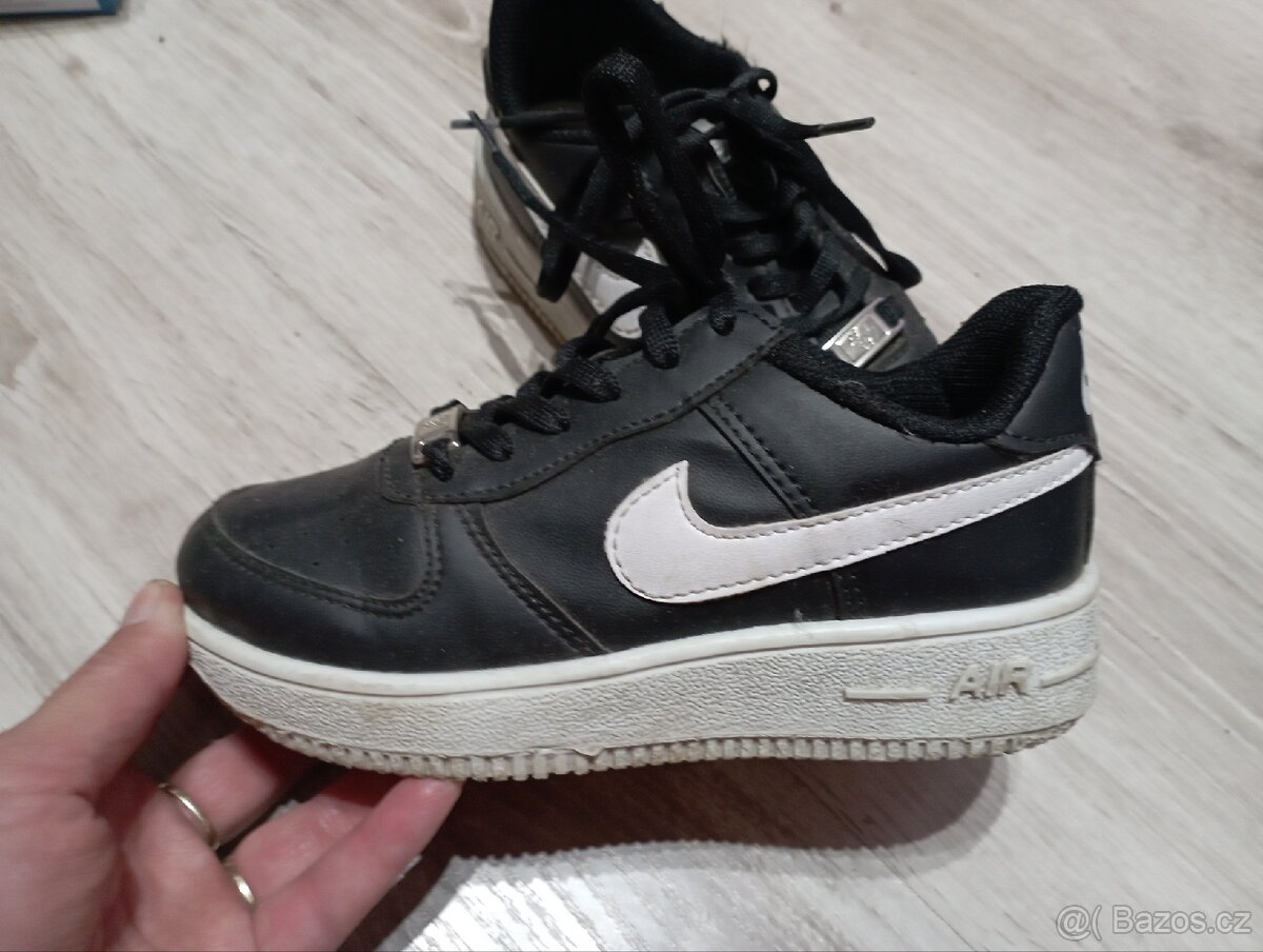Boty kožené Nike air vel 31. Fakt hezké.