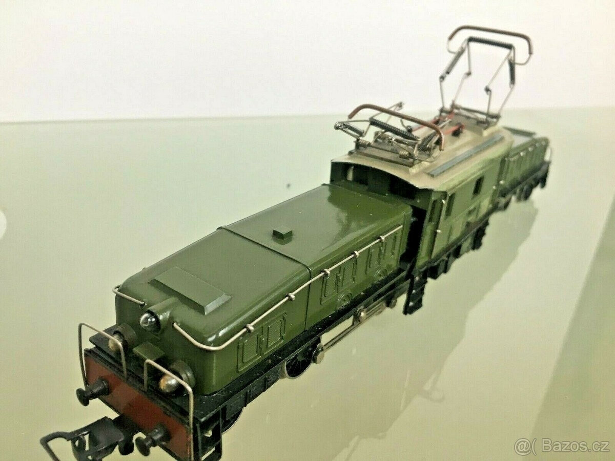 Starověký Märklin CCS. 3, hranaté držáky lamp, mlýnek na hou