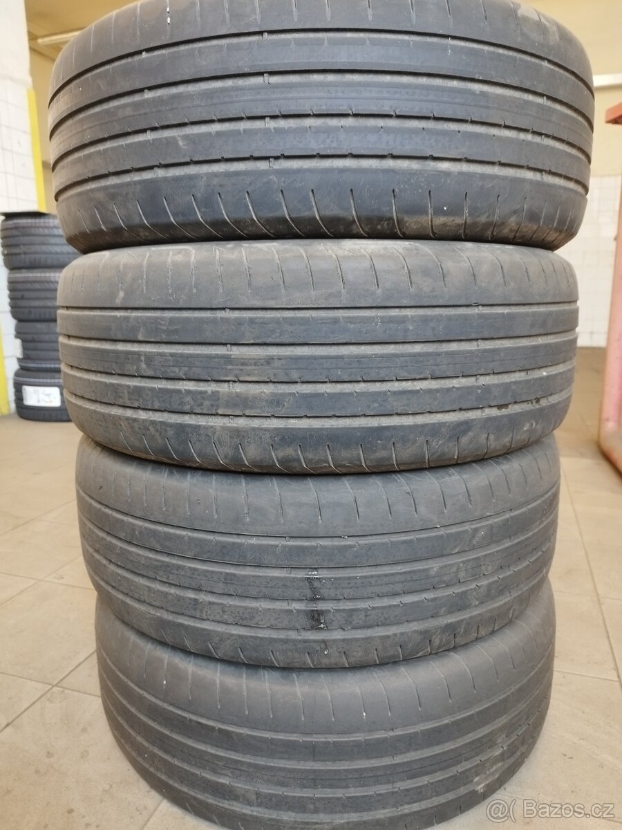 Pneu 4 kusy letní Goodyear 235/60 R18