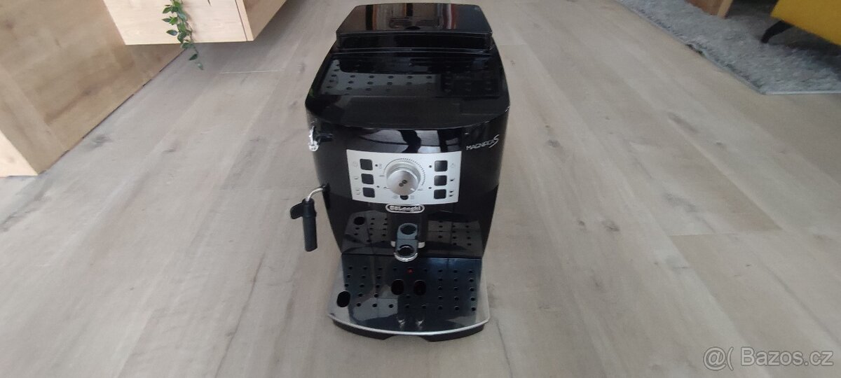 Automatický kávovar DeLonghi Magnifica S, ECAM 22.110.B