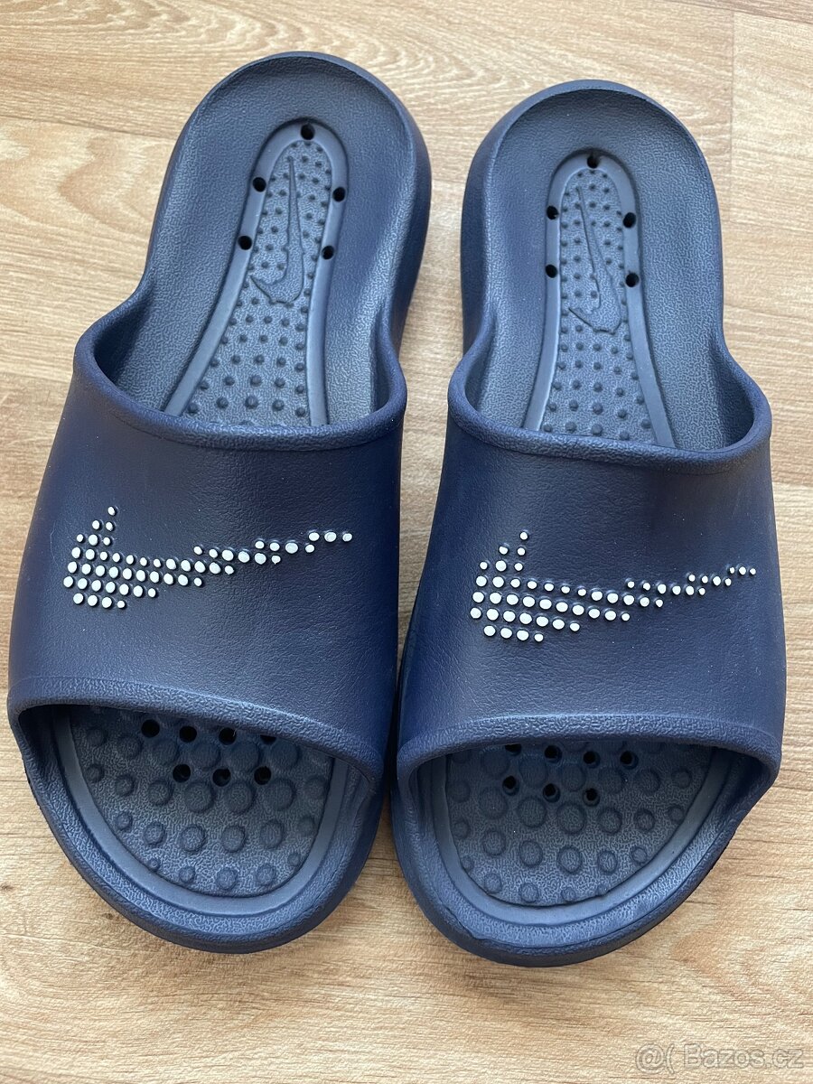Pantofle NIKE 40 tmavě modrá