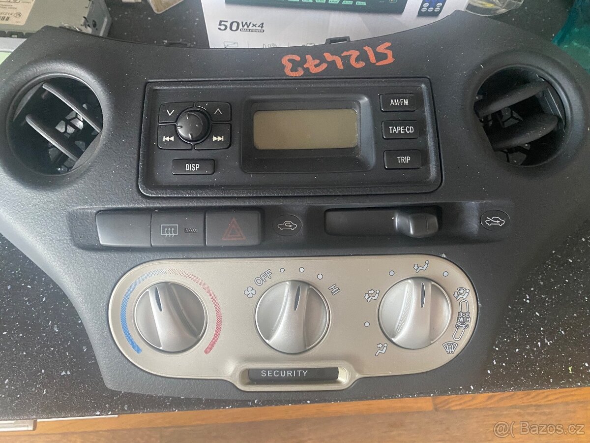 Rádio + plast - Toyota Yaris
