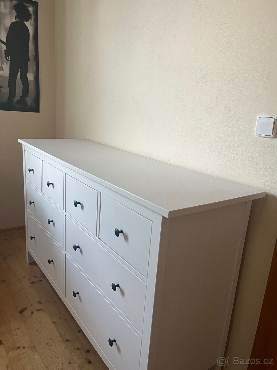 Komoda Hemnes s 8 zásuvkami