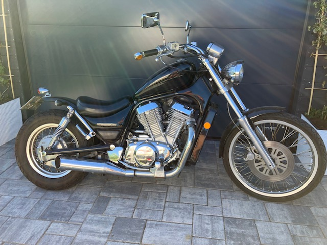Suzuki Intruder VS 800