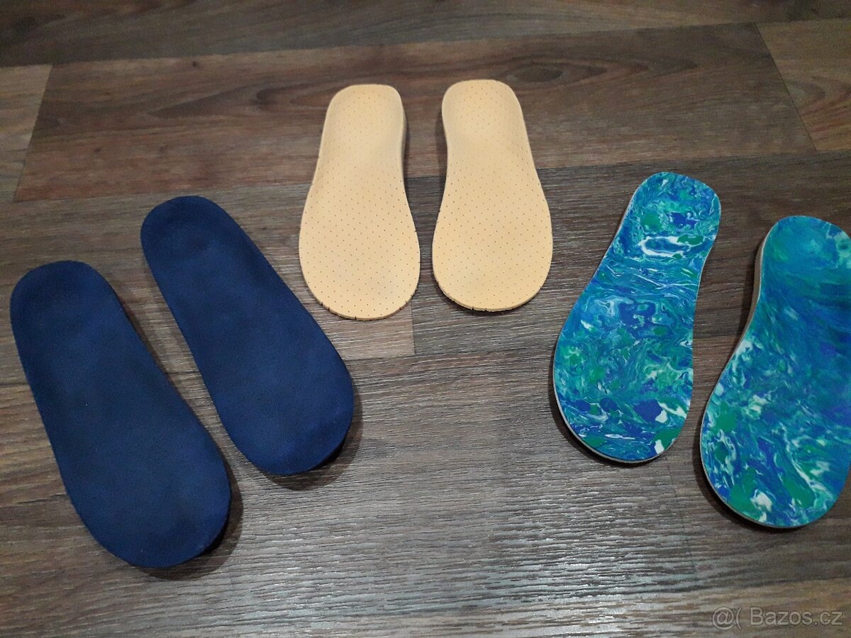 Ortopedické vložky do bot 2x dělka 18cm,     1x délka 17cm