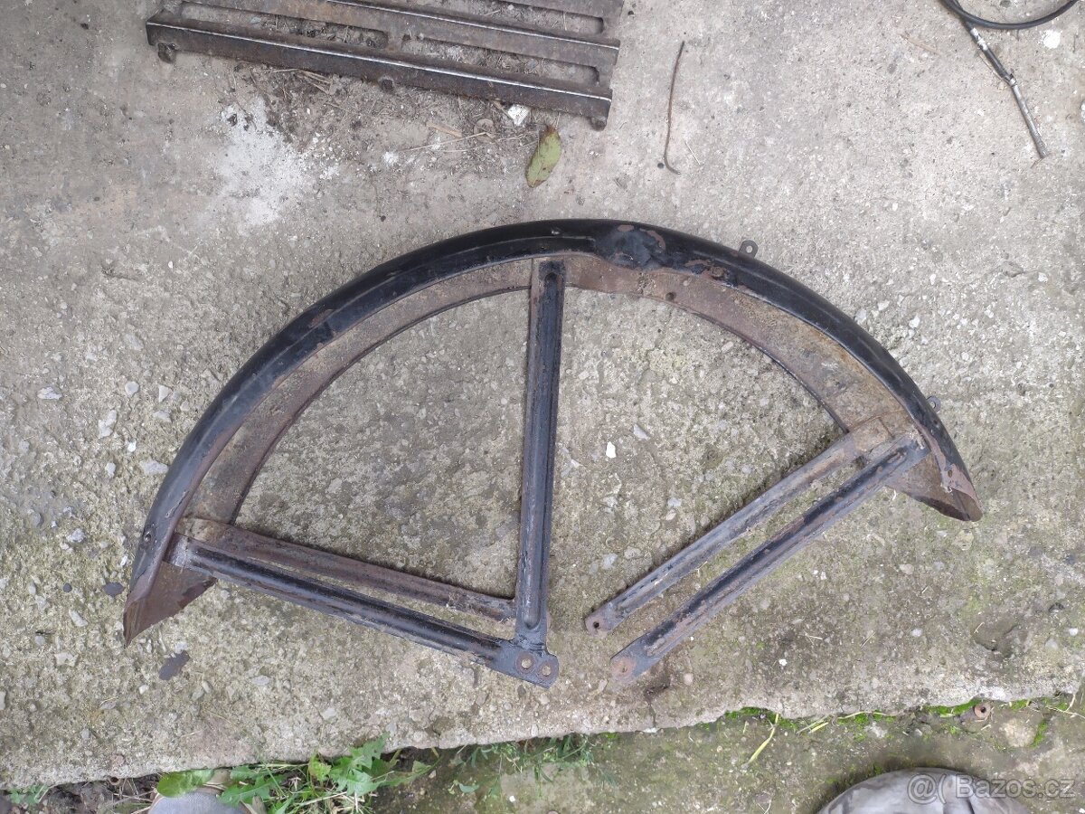 Prední blatník CZ 150c