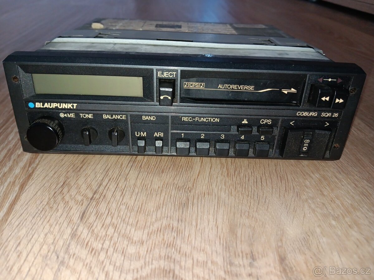 BMW E30-autoradio Blaupunkt Coburg,osvětlení SPZ,hadice atd.