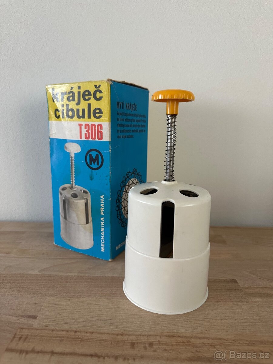 Retro kráječ cibule