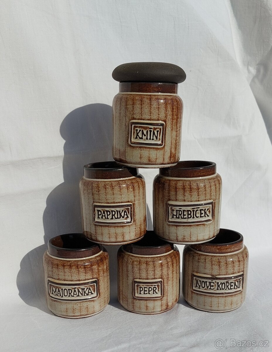 malá sada retro kořenek