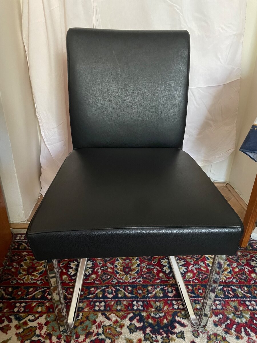 Kožená židle.