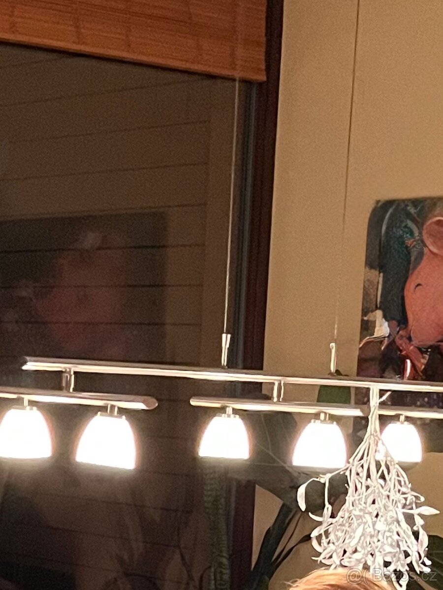 Krásné závěsné stmívací svítidlo k jídelnímu stolu