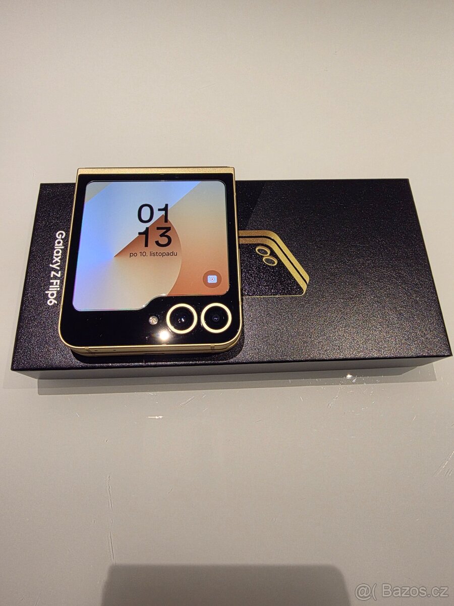 Samsung Z Flip 6 256 GB gold - top