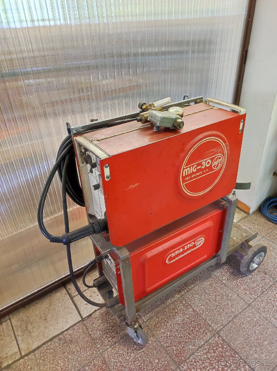 Svářečka MMA, MIG (MEZ Brumov)